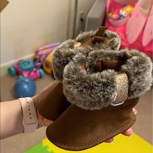Super cute brown boots. Size 6-9 months. Never used